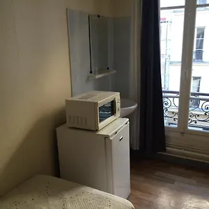 Au Royal Mad Hotell